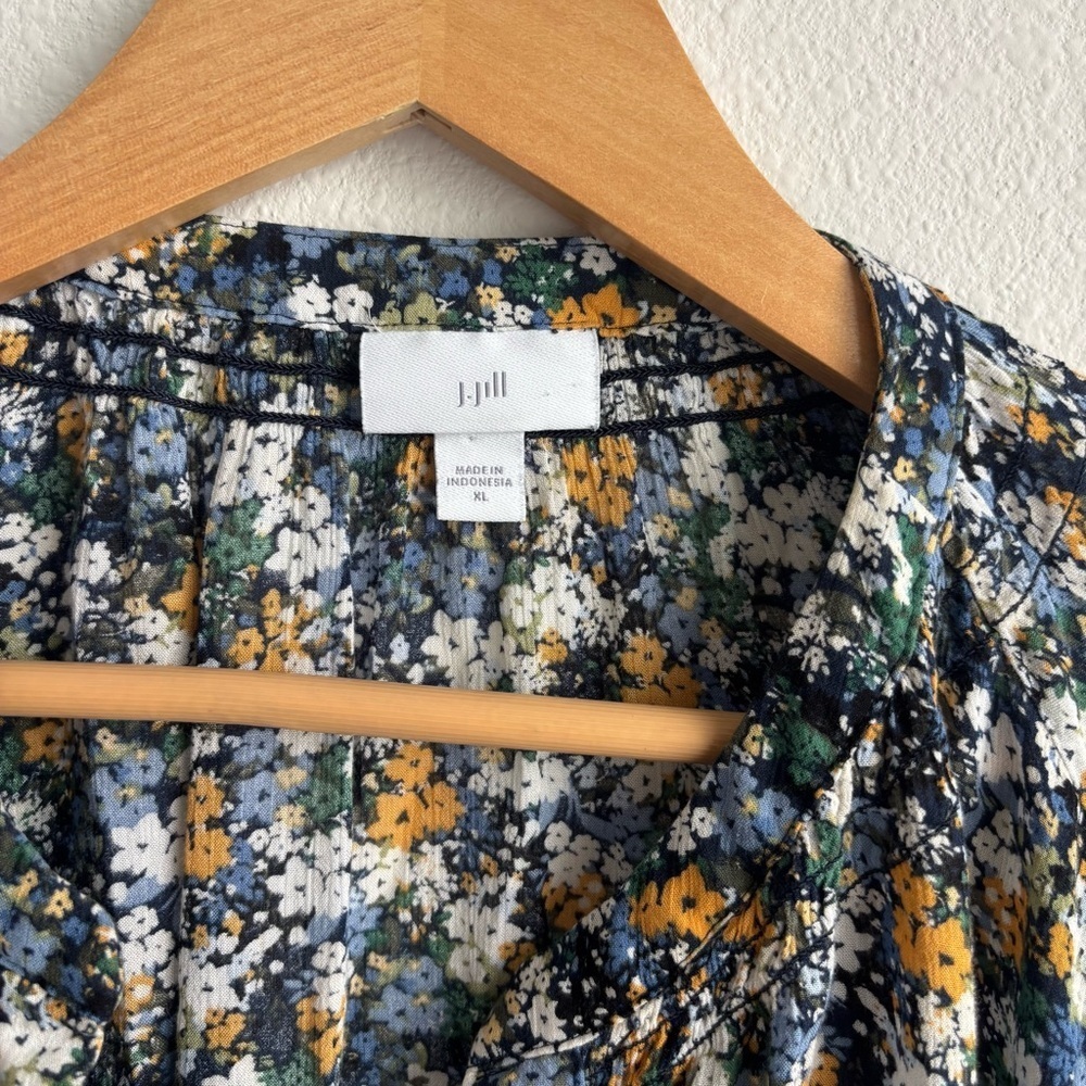 J. Jill Smocked Relaxed 100% Rayon Button Down Blouse Multicolor Wildflowers XL - Picture 4 of 9